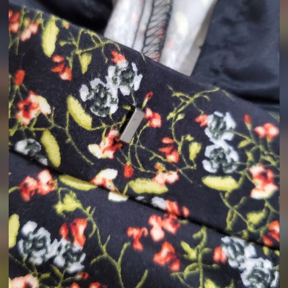 Floral Patterned Shorts - Picture 5 of 9